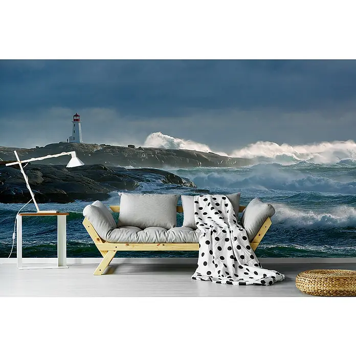 Papermoon Premium collection Fototapete Schutz Leuchtturms - B x H: 300 x 223 cm, Vlies - Dekoratives Foto mit einem Leuchtturm auf einer Klippe, das einen skandinavischen Touch und Komfort in Ihr Zuhause bringt.