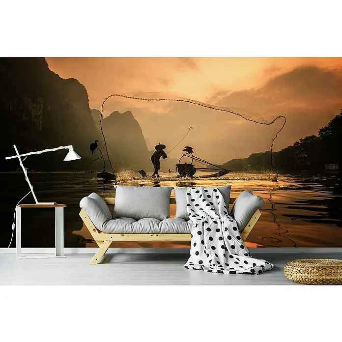 Papermoon Premium collection Fototapete Ausbreitung von Fischnetzen - B x H: 350 x 260 cm, Vlies - Ein Wandbild mit einem Fischer vor einer malerischen Landschaft, perfekt für eine entspannte Raumatmosphäre mit natürlichem Flair.