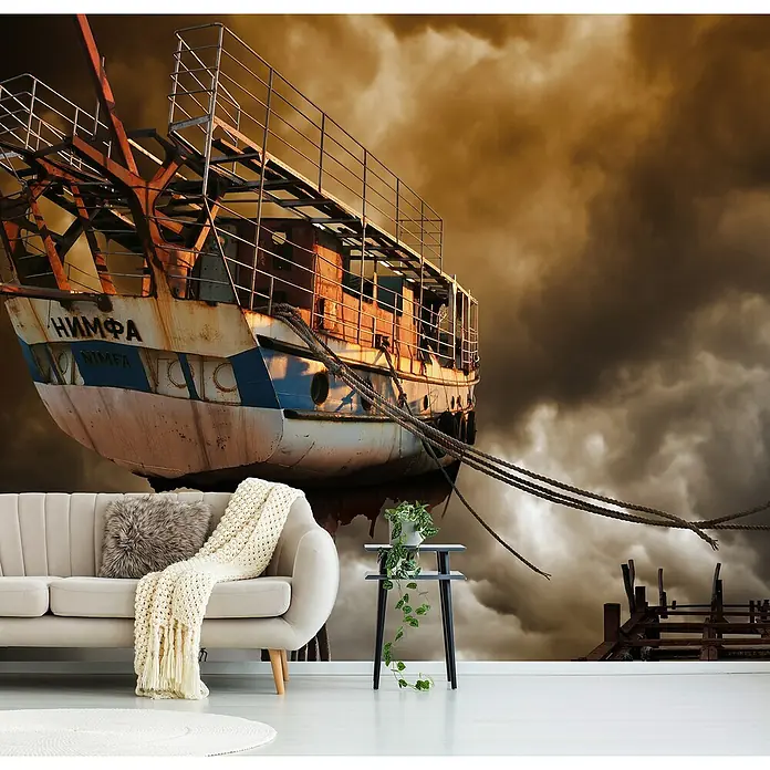 Papermoon Premium collection Fototapete Boot in den Wolken - B x H: 500 x 280 cm, Vlies - Dieses Bild zeigt eine Fototapete mit einem alten Schiff namens "Nimfa", das in einem stilvollen Wohnzimmer eine einzigartige Atmosphäre schafft.