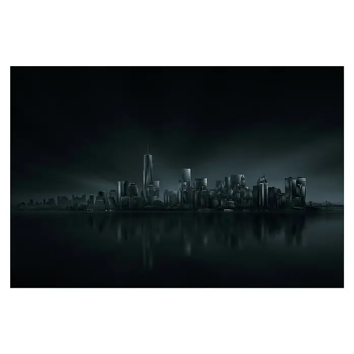 Papermoon Premium collection Fototapete New York Skyline - B x H: 450 x 280 cm, Vlies - Düstere Skyline von New York bei Nacht, die sich im dunklen Wasser spiegelt. Die hohen Wolkenkratzer dominieren das Stadtbild.
