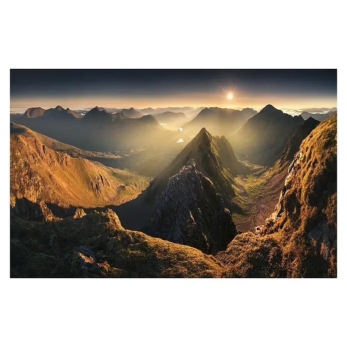 Papermoon Premium collection Fototapete Mullach en Rathein - B x H: 500 x 280 cm, Vlies - Atemberaubende Berglandschaft bei Sonnenaufgang. Erleben Sie die Schönheit der Natur mit dramatischen Gipfeln und goldenem Licht.