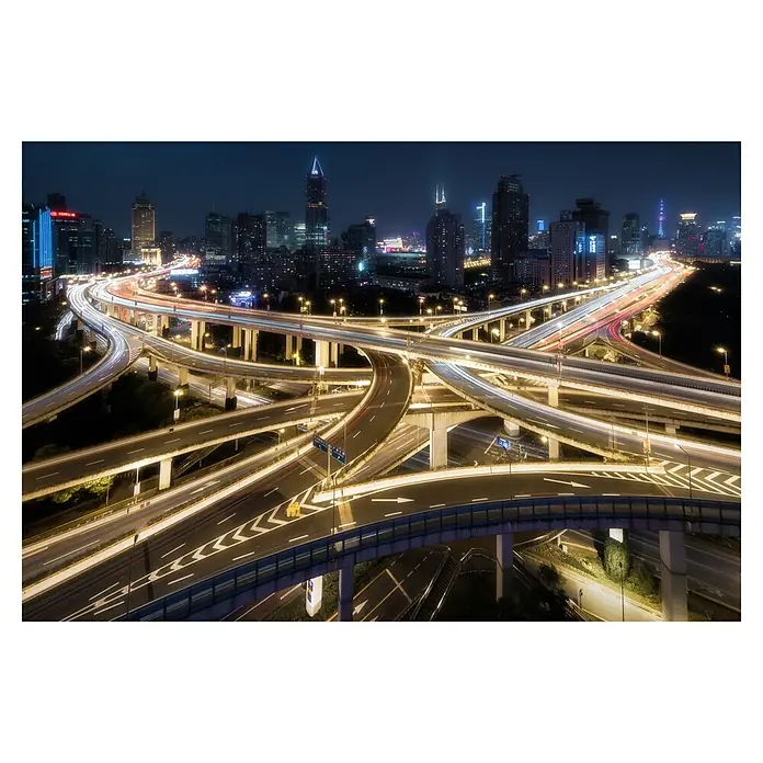 Papermoon Premium collection Fototapete Neun Drachen - B x H: 300 x 223 cm, Vlies - Nächtliche Ansicht von Autobahnkreuzen in Shanghai mit lebhaften Lichtspuren vor der Skyline, die eine dynamische urbane Szene erzeugt.