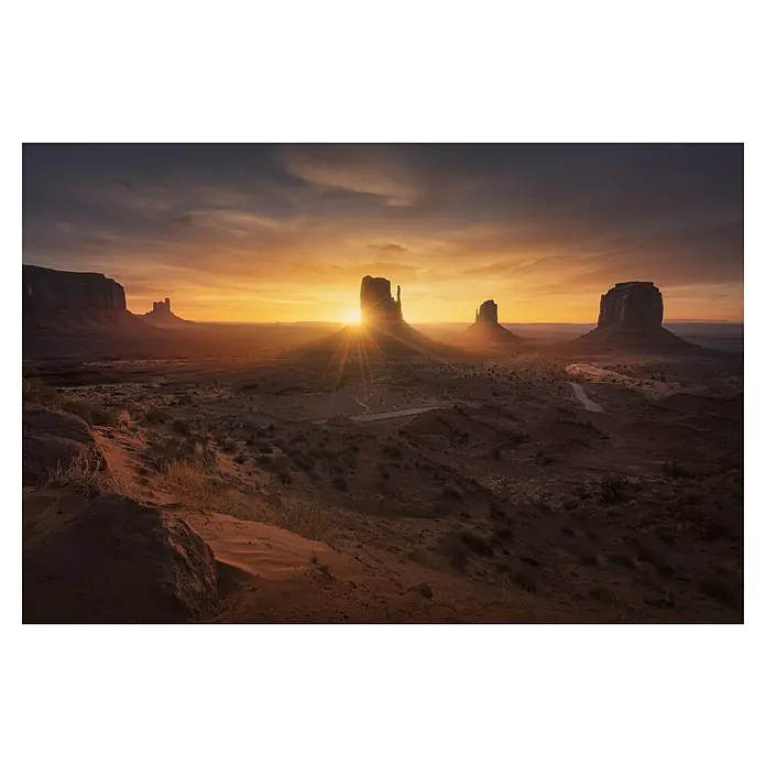 Papermoon Premium collection Fototapete Denkmal Sonnenaufgang - B x H: 200 x 149 cm, Vlies - Atemberaubender Sonnenaufgang über dem Monument Valley. Die aufgehende Sonne strahlt durch die Felsformationen und taucht die Landschaft in warmes Licht.