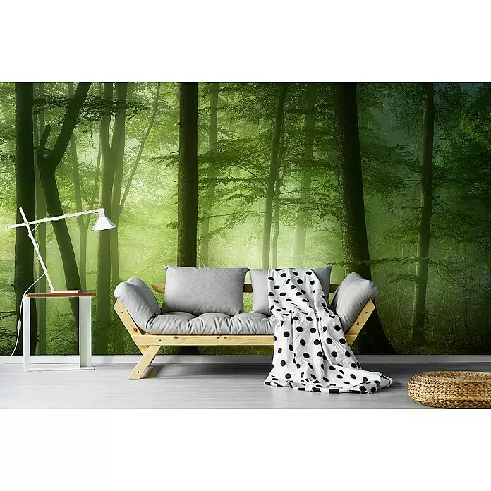 Papermoon Premium collection Fototapete Geheimnisvoller Frühling - B x H: 300 x 223 cm, Vlies - Holzsofa mit grauen Kissen und Polka-Dot-Decke in einem modernen Raum. Eine weiße Lampe auf einem Beistelltisch und ein gewebter Pouf vervollständigen die Szene.
