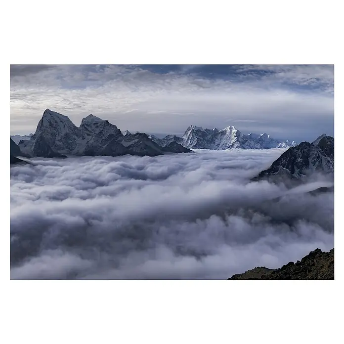 Papermoon Premium collection Fototapete Wolke River - B x H: 250 x 186 cm, Vlies - Atemberaubende Berglandschaft über einer Wolkendecke. Verschneite Gipfel ragen aus dem dichten Nebelmeer heraus.