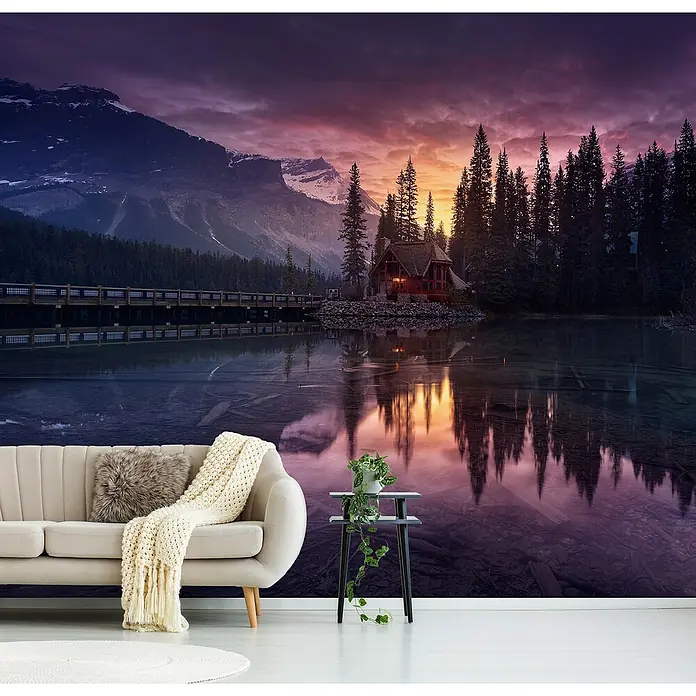 Papermoon Premium collection Fototapete Nachteinbruch am See - B x H: 400 x 260 cm, Vlies - Wandbild mit friedlicher See und Berghütte, das eine ruhige Atmosphäre schafft. Perfekt, um jedem Raum eine natürliche Note zu verleihen.