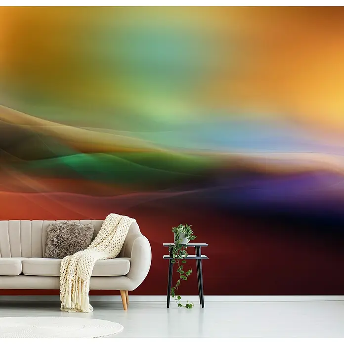 Papermoon Premium collection Fototapete Aquarelllinien - B x H: 250 x 186 cm, Vlies - Ein gemütliches Wohnzimmer mit einem stilvollen Sofa und einem abstrakten Wandbild, das eine entspannende Atmosphäre schafft.