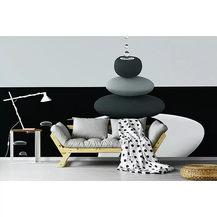 Papermoon Premium collection Fototapete Balance Steine - B x H: 300 x 223 cm, Vlies - Wandbild mit gestapelten grauen und schwarzen Zen-Steinen, Wassertropfen und abstrakten Kurven hinter einem Sofa.