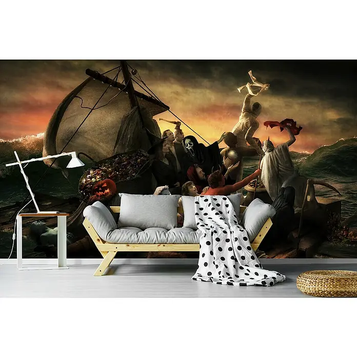 Papermoon Premium collection Fototapete Das Floß Halloween - B x H: 200 x 149 cm, Vlies - Halloween-inspirierte Wohnzimmerdekoration mit einer Tapete, die eine schaurige Seefahrt mit Halloween-Figuren zeigt, ergänzt durch moderne Möbel.