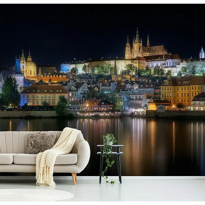 Papermoon Premium collection Fototapete Prag Nachts - B x H: 200 x 149 cm, Vlies - Wandbild mit einer nächtlichen Stadtansicht, die eine gemütliche Raumatmosphäre schafft, perfekt für Wohnzimmer oder Schlafzimmer.