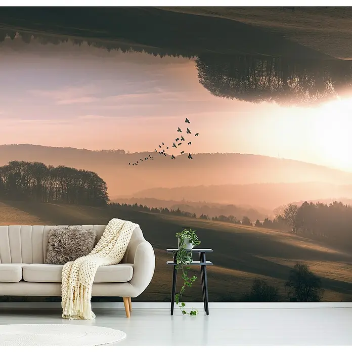 Papermoon Premium collection Fototapete Interplana - B x H: 250 x 186 cm, Vlies - Innenaufnahme mit einer Tapete, die eine Landschaft mit Bäumen und fliegenden Vögeln zeigt, die eine ruhige und natürliche Atmosphäre schafft.