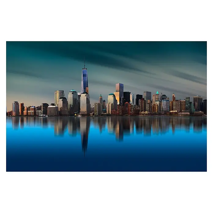 Papermoon Premium collection Fototapete N.Y. World Tradecenter I - B x H: 450 x 280 cm, Vlies - Skyline von New York City bei Nacht, die sich im Wasser spiegelt. Das One World Trade Center dominiert die Szene.
