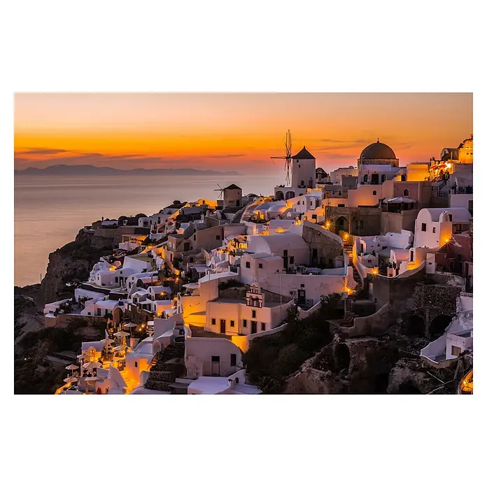 Papermoon Premium collection Fototapete Calispera Santorini - B x H: 200 x 149 cm, Vlies - Abendliche Szene von Santorini, Griechenland, mit leuchtend weißen Häusern und einer Windmühle unter einem orangefarbenen Himmel.