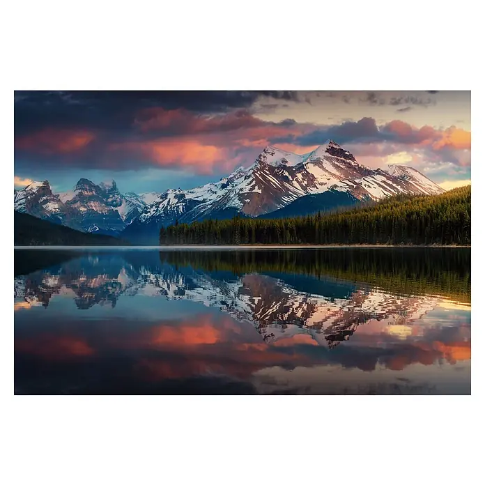 Papermoon Premium collection Fototapete Maligne Farbe - B x H: 250 x 186 cm, Vlies - Atemberaubende Landschaft mit See und schneebedeckten Bergen, die sich im ruhigen Wasser spiegeln, unter einem dramatischen Himmel.