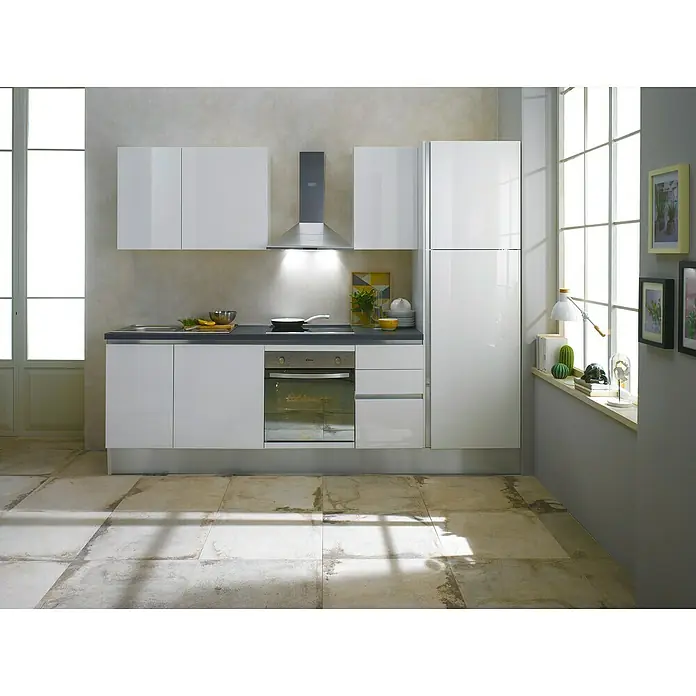 Marinelli Cucine Vormontierte Küchenzeile Giulia - Breite: 275 cm, Weiß, Mit Elektrogeräten, Dekor Arbeitsplatte: Steinoptik, Spüle links - Moderne Küche mit weißen Hochglanzfronten, Dunstabzugshaube und stilvoller Fensterbankdekoration für ein helles und einladendes Ambiente.