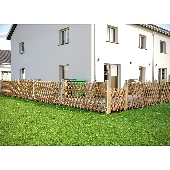 T & J Jägerzaun - 250 x 100 cm, Holz - Das Bild zeigt einen Holzzaun, der ein grünes Grundstück umgibt und ein schönes, ordentliches Äußeres verleiht.