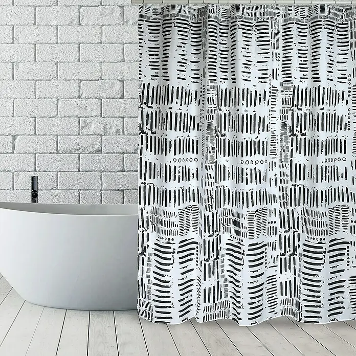 Spirella Cortina de baño Connection - An x Al: 180 x 200 cm, Blanco/Negro - Cortina de ducha estampada en blanco y negro en baño moderno con bañera y pared de ladrillo.