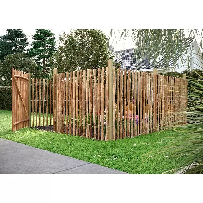 T & J Staketen Rollzaun Rollo 4 cm - B x H: 1.000 x 120 cm, Holz - Rustikaler Gartenzaun aus Holz mit integriertem Tor, um ein Blumenbeet zwischen Rasen und Weg.