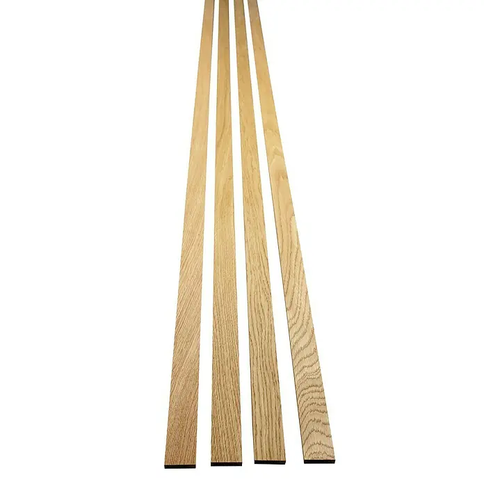 b!design Wandpaneel Wall Smart - Eiche Hellbraun, 2.500 x 35 x 9 mm - Vier helle Holzleisten, ideal für Bastelprojekte oder zur Dekoration. Das naturbelassene Holz sorgt für eine warme und natürliche Optik.