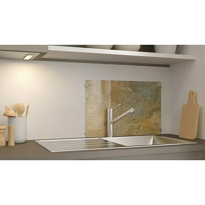 CUCINE Küchenrückwand - Golden Marble, 60 x 40 cm, Stärke: 6 mm, Einscheibensicherheitsglas (ESG) - Küchenspüle mit Armatur und Abtropffläche aus Edelstahl. Die Spüle ist modern und funktional gestaltet.