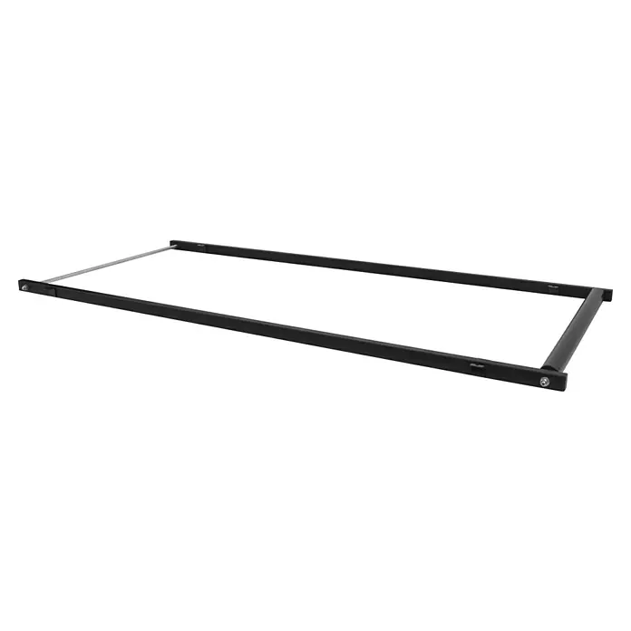 Menabo Leiterregal Professional - 140 x 90 cm - Schwarzer rechteckiger Metallrahmen, der möglicherweise Teil eines Möbelstücks oder einer Struktur ist, vor einem schwarzen Hintergrund.