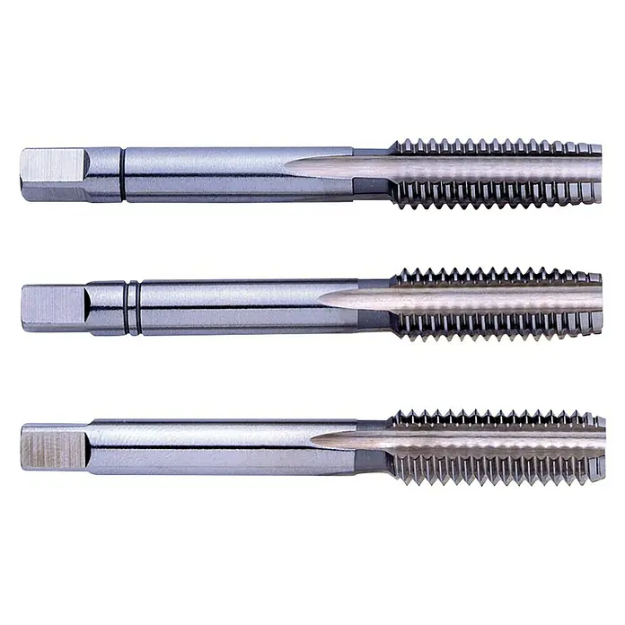 Exact Handgewindebohrer - M 12, HSS-E - Drei Gewindebohrer im Detail. Die Bohrer sind sauber verarbeitet und scharf. Ideal für präzise Arbeiten in Metall.