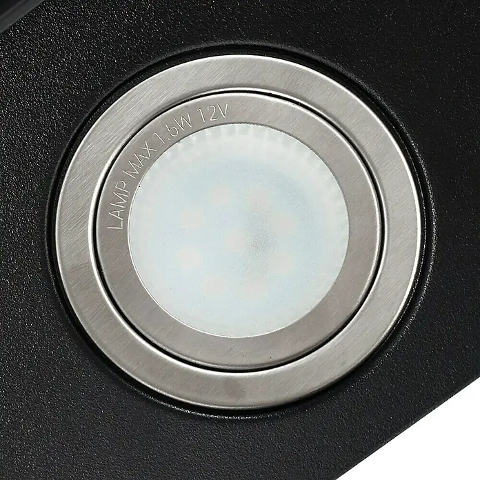 Respekta Schräghaube Hera - Breite: 89,5 cm, Max. Gebläseleistung Abluftbetrieb: 587 m³/h, Schwarz/Silber - Nahaufnahme einer LED-Lampe mit silberner Umrandung und der Aufschrift "LAMP MAX 1.5W 12V" auf einem schwarzen Untergrund.