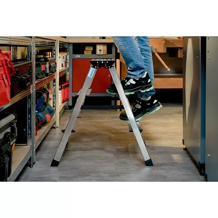 Krause Monto Doppel-Stehleiter Dopplo - Arbeitshöhe: 2,2 m, Anzahl Tritte: 6 Stk., Belastbarkeit: 150 kg, Aluminium - Anwendungsbeispiel