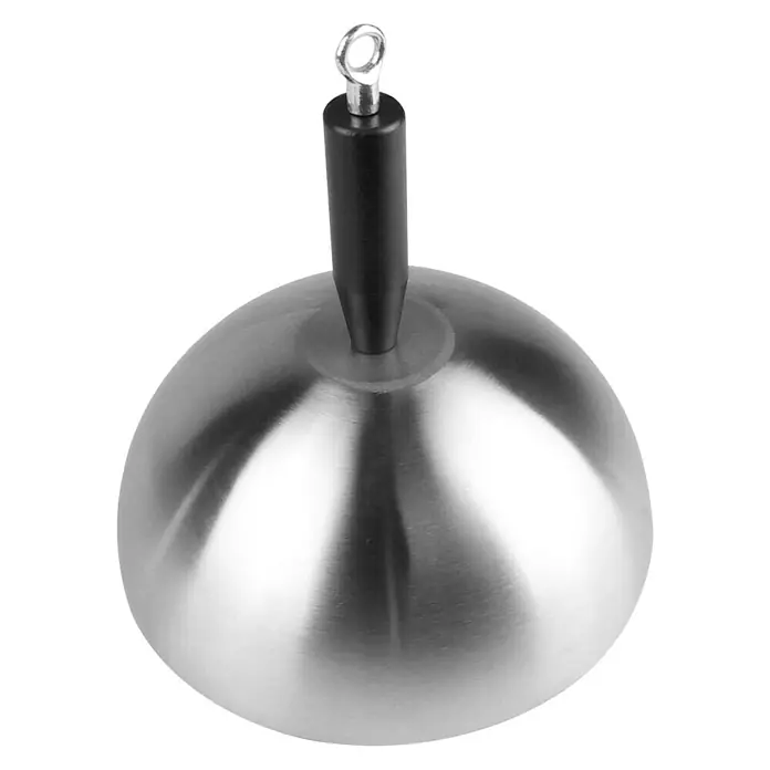 Remundi Grillhaube - Edelstahl, Ø x H: 20 x 22 cm - Das Bild zeigt einen polierten Edelstahl-Gong mit einem schwarzen Griff und einer Aufhängöse vor einem schwarzen Hintergrund.