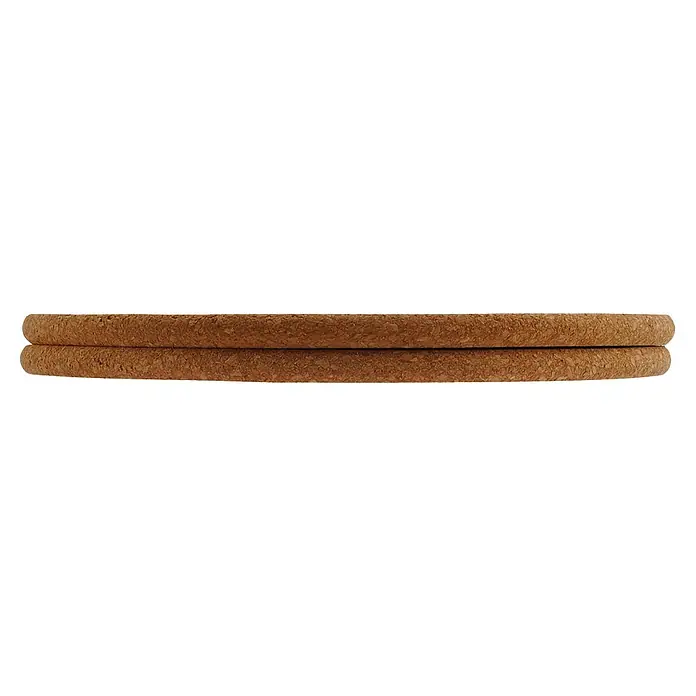 Salvamantel - Ø x Al: 19,5 x 1 cm, 2 ud. - Primer plano de dos posavasos redondos de corcho, destacando la textura y la veta natural del material.