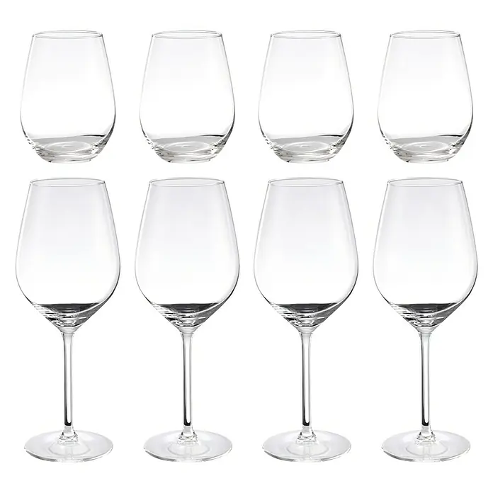 Set de copas y vasos - Vidrio, 8 pzs. - Ocho elegantes copas de vino, cuatro con pie y cuatro sin, perfectas para cualquier ocasión, dispuestas con estilo sobre un fondo negro.