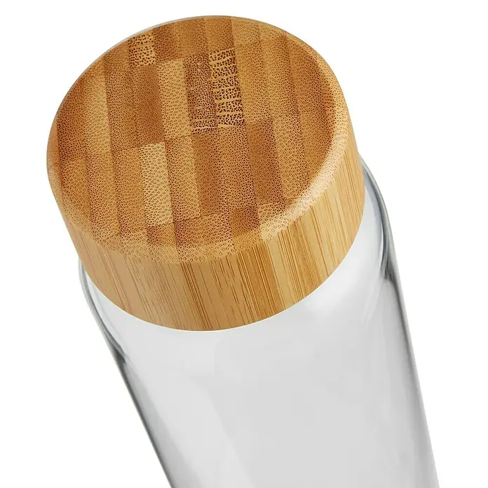 Botella de vidrio - 1 l, Material: Vidrio - Primer plano de un recipiente de vidrio con tapa de bambú, destacando la textura natural y los materiales sostenibles.