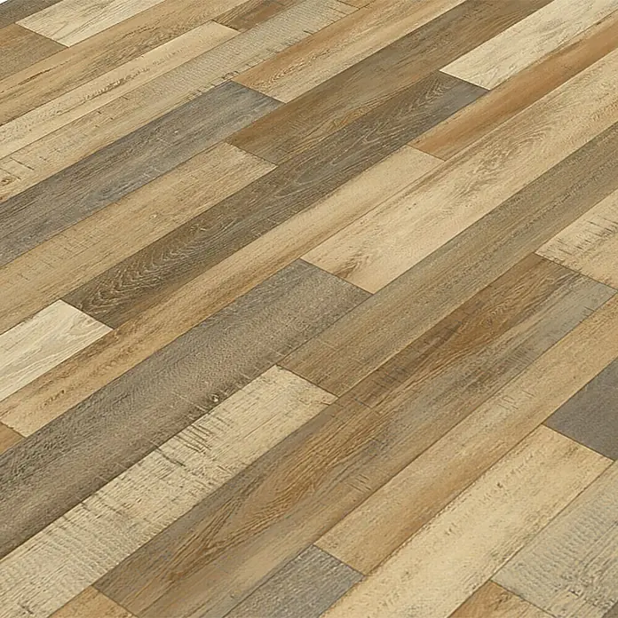 Beauflor PVC-Boden Meterware Plaza - Holzoptik, Breite: 400 cm, Braun/Beige - Nahaufnahme von mehrfarbigem Vinylbodenbelag, der ein rustikales, holzähnliches Design mit warmen und neutralen Tönen zeigt.