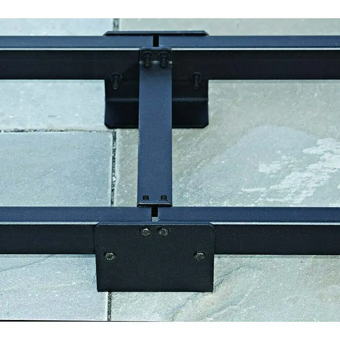 ShelterLogic Kaminholzregal - 238,3 x 36,3 x 119 cm, Stahl, Schwarz - Detailaufnahme einer schwarzen Metallrahmenkonstruktion mit Schrauben auf einem Steinhintergrund. Robuste und stabile Bauweise.