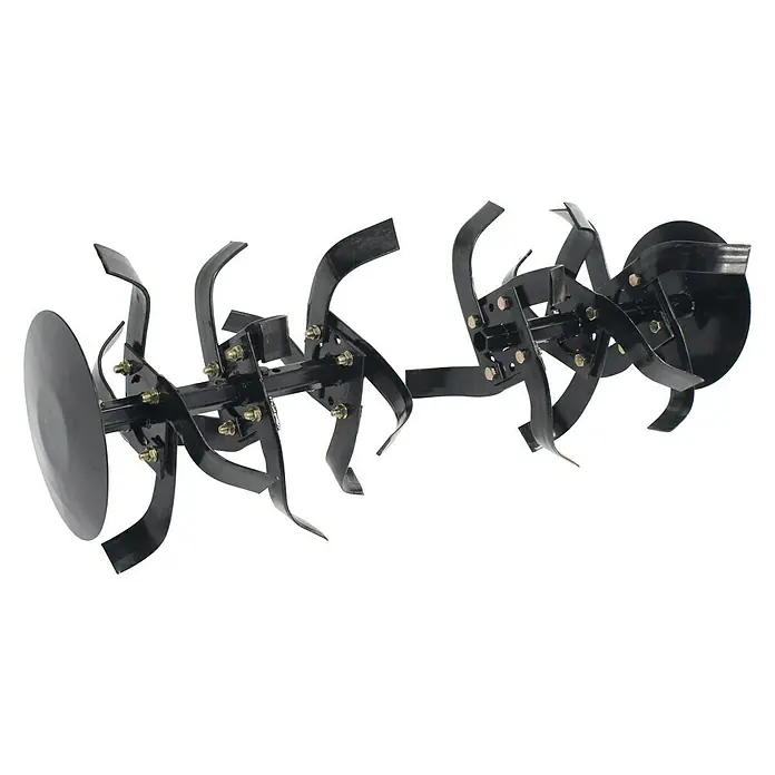 Azada de gasolina 7CV-210CC - 5,2 kW, 4 tiempos, Recomendación máxima de superficie: 1.500 m² - Primer plano de una motoazada de jardín negra. Una herramienta robusta para el cultivo eficiente del suelo y la preparación.
