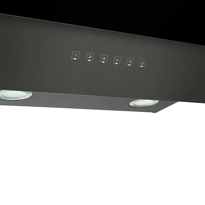 Respekta Schräghaube Kaya - Breite: 60 cm, Max. Gebläseleistung Abluftbetrieb: 480,8 m³/h, Black Steel - Nahaufnahme einer Dunstabzugshaube mit Bedienfeld und Beleuchtung, die ein modernes Küchendesign hervorhebt.