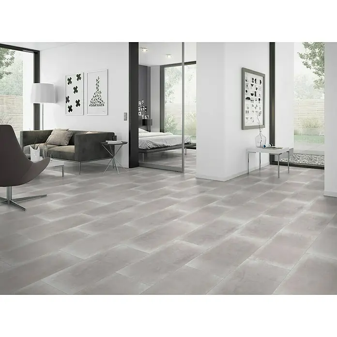 Classen Vinylbodenmuster GreenVinyl Light Stone - 300 x 310 x 4 mm, Fliesenoptik - Moderner Wohnraum mit grauem Fliesenboden.