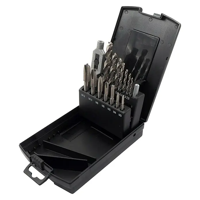 Matador Einschnittgewindebohrer HSS - 16 -tlg. - Das Bild zeigt ein Tap- und Bohrer-Set in einem schwarzen Koffer. Das Set enthält verschiedene Größen von Gewindebohrern und Bohrern.