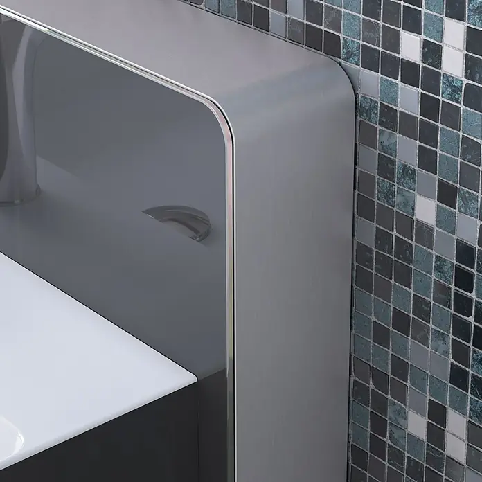 Camargue Sanitärmodul für Waschtisch - L x B x H: 10,5 x 66,8 x 110 cm, Glasverkleidung, Schwarz - Nahaufnahme eines modernen Waschbeckens mit grauer Oberfläche und Mosaikfliesen im Hintergrund.