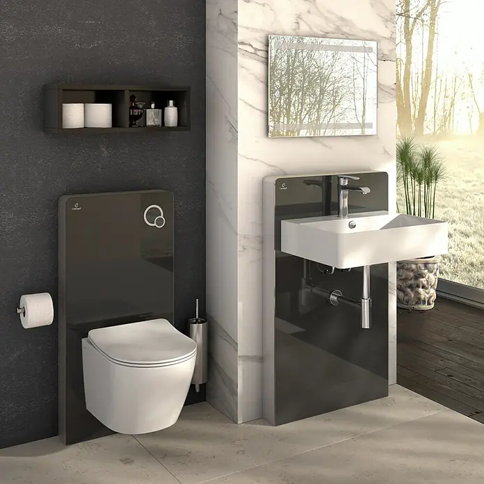 Camargue Sanitärmodul für Waschtisch - L x B x H: 10,5 x 66,8 x 110 cm, Glasverkleidung, Schwarz - Elegantes Badezimmer-Interieur mit einer modernen Toilette und einem stilvollen Waschbecken, die ein harmonisches und luxuriöses Ambiente schaffen.