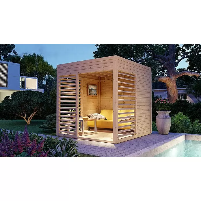 Bertilo Gartenlaube 1 - Außenmaß inkl. Dachüberstand (B x T): 226 x 240 cm, Holz, Natur - Beleuchteter Holzgartenpavillon mit gemütlichem gelbem Sofa, nachts neben einem Pool in einem modernen Garten.