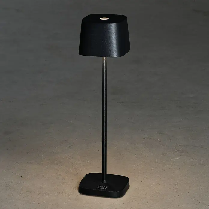 Konstsmide Akku-Tischleuchte Capri Mini - 2,2 W, L x B x H: 7 x 7 x 25 cm, Schwarz, Mehrfarbig, Akkubetrieben - Elegante schwarze Tischleuchte. Die schlanke Silhouette und das moderne Design machen sie zu einem stilvollen Accessoire für jeden Raum.