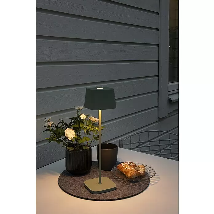 Konstsmide Akku-Tischleuchte Capri - 2,2 W, L x B x H: 10 x 10 x 36 cm, Grün - Stimmungsaufnahme