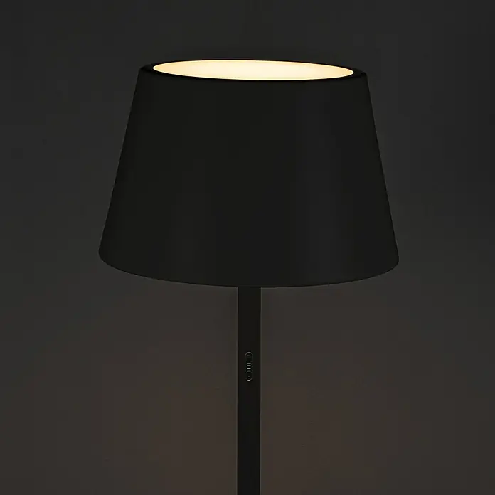 Konstsmide Außenleuchte Pomezia - Akkubetrieben, 10 W, RGBW, 35 x 35 x 150 cm, Mit Leuchtmittel, Schwarz - Elegante schwarze Tischleuchte mit warmem Lichtschein, perfekt für stimmungsvolle Beleuchtung.