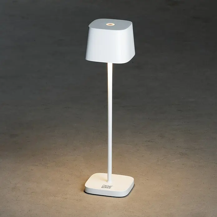 Konstsmide Akku-Tischleuchte Capri Mini - 2,2 W, L x B x H: 7 x 7 x 25 cm, Weiß, Mehrfarbig, Akkubetrieben - Elegante, weiße Tischleuchte mit minimalistischem Design. Perfekt als Nachttischlampe oder zur stimmungsvollen Beleuchtung im Wohnbereich.