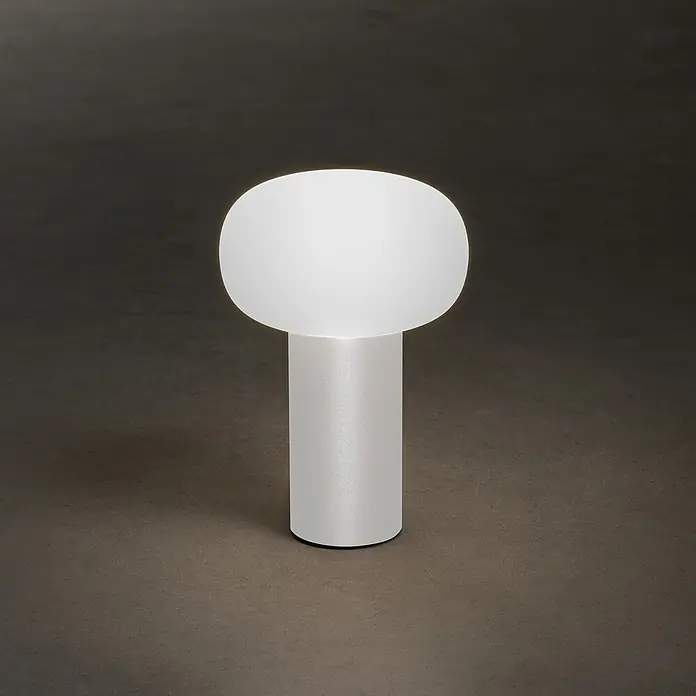 Konstsmide Akku-Tischleuchte Antibes - 2,5 W, L x B x H: 13 x 13 x 19 cm, Weiß, Mehrfarbig - Elegante Tischleuchte in Weiß, die mit ihrem sanften Licht eine angenehme Atmosphäre schafft und das moderne Design hervorhebt.