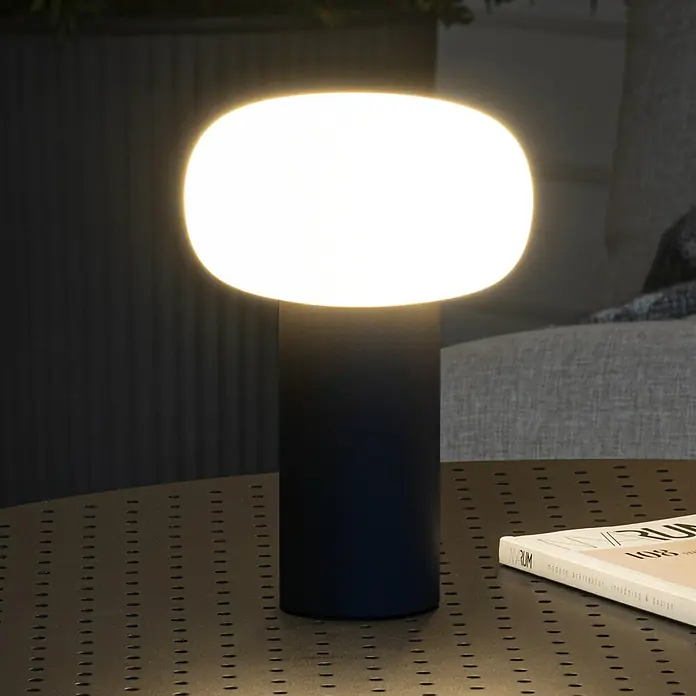 Konstsmide Akku-Tischleuchte Antibes - 2,5 W, L x B x H: 13 x 13 x 19 cm, Schwarz, Mehrfarbig - Die moderne Tischleuchte mit ihrer pilzförmigen Lichtquelle strahlt warmes Licht aus und steht auf einem eleganten, dunklen Sockel.