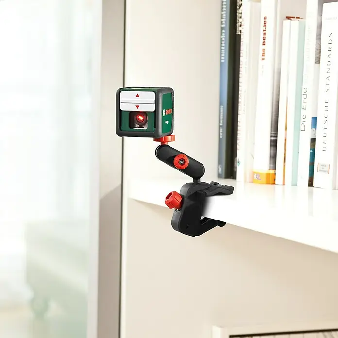 Bosch Nivel láser en cruz Quigo - Zona de trabajo máx.: 10 m, Ángulo líneas láser: 90 ° - Láser de líneas cruzadas Bosch Quigo Green con pinza universal para una alineación precisa.