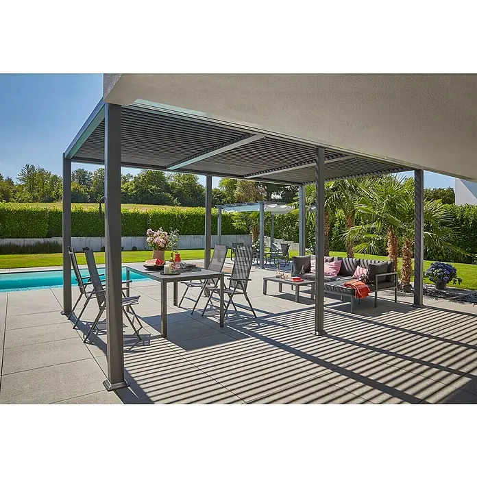Sunfun Cannes Pavillon-Seitenwände - Weiß, Komplett-Set für Sunfun Pavillon Cannes 3 x 3 m - Elegante Outdoor-Szene mit einer modernen Pergola, die Schatten spendet und den Ess- und Loungebereich stilvoll ergänzt. Die hochwertigen Gartenmöbel laden zum Verweilen ein.