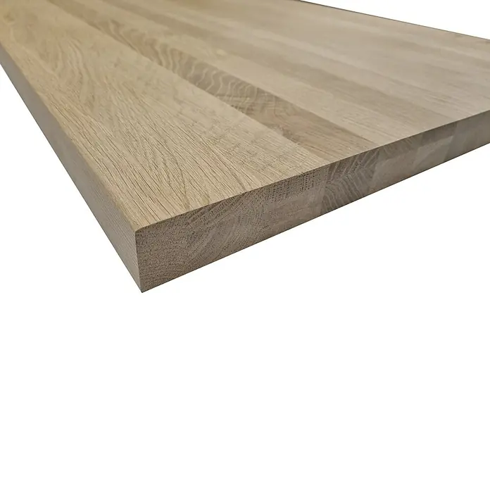 Leimholzplatte Treppenstufe Eiche - Eiche, Qualitätsstufe Leimholzplatte: A/B, 900 x 650 x 40 mm - Detailaufnahme einer hellen, verleimten Holzplatte. Das natürliche Holzmuster ist deutlich sichtbar und verleiht Wärme.